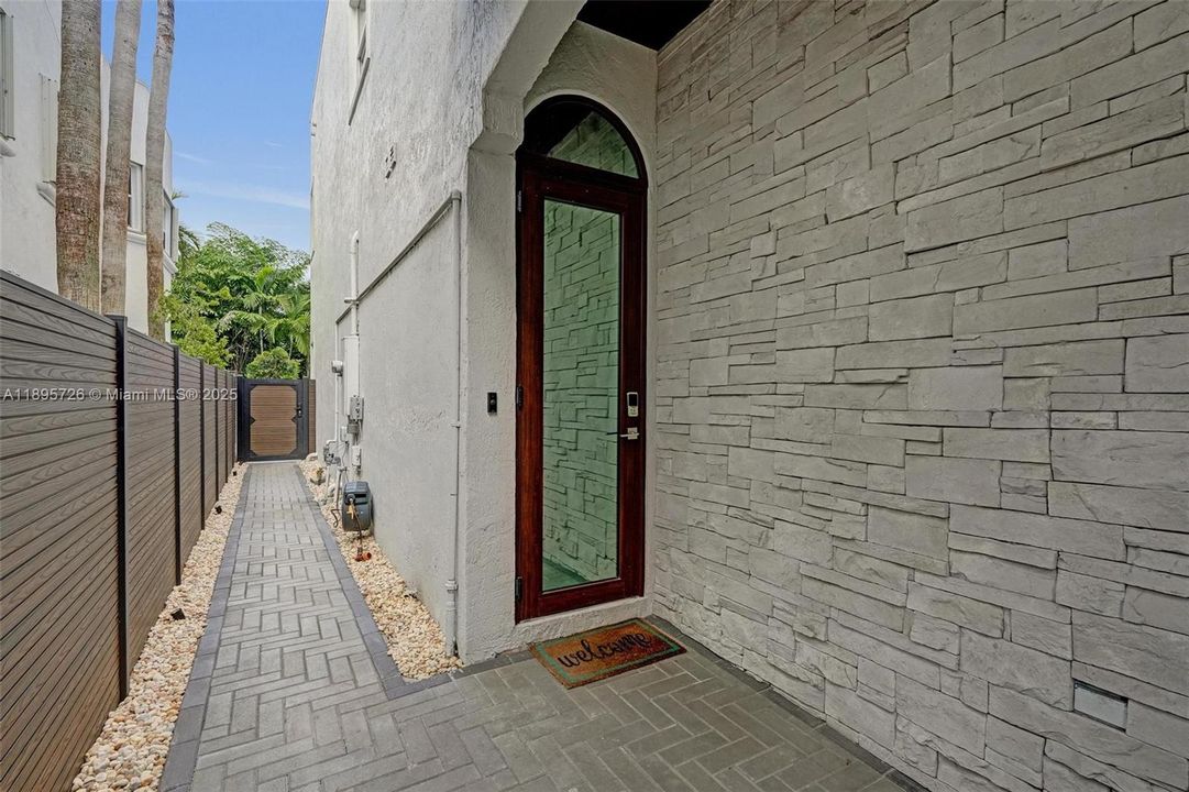 Недавно арендовано: $10,000 (4 спален, 3 ванн, 2905 Квадратных фут)