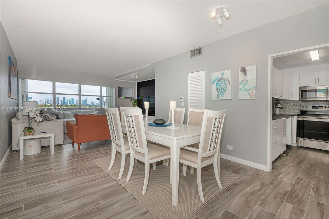 For Sale: $635,000 (1 beds, 1 baths, 851 Square Feet)