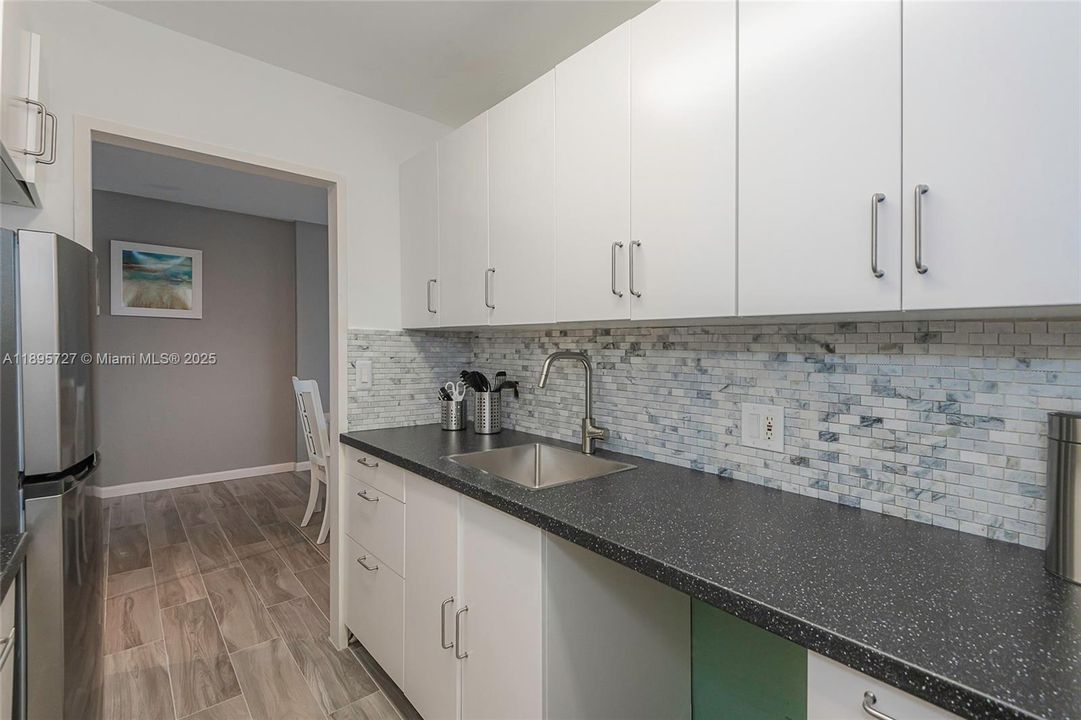 For Sale: $635,000 (1 beds, 1 baths, 851 Square Feet)