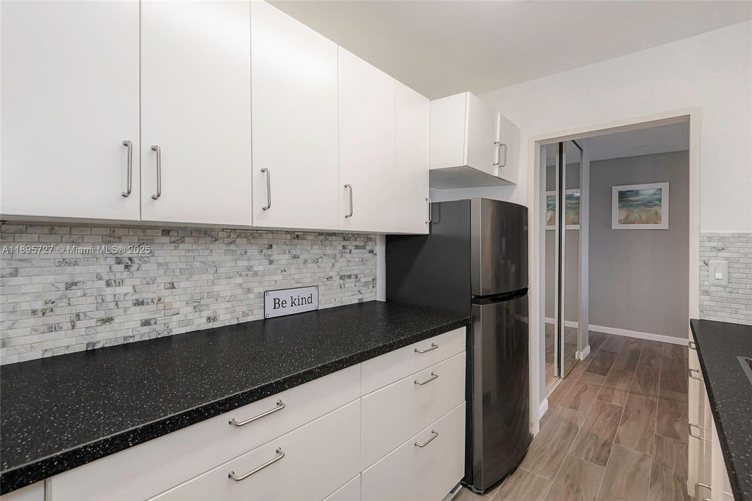 For Sale: $635,000 (1 beds, 1 baths, 851 Square Feet)