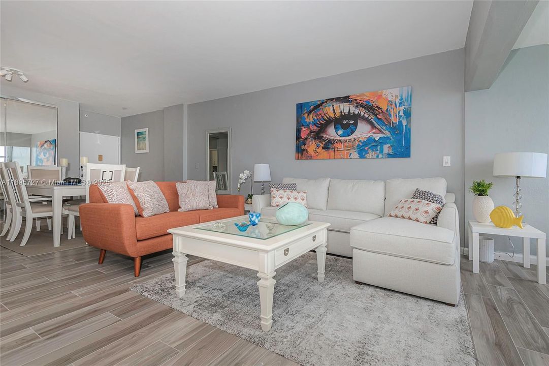 For Sale: $635,000 (1 beds, 1 baths, 851 Square Feet)