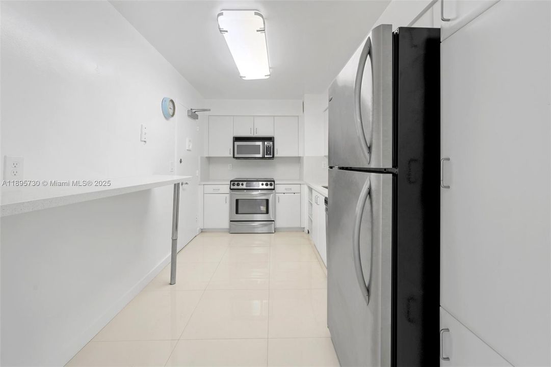 For Sale: $450,000 (1 beds, 1 baths, 905 Square Feet)