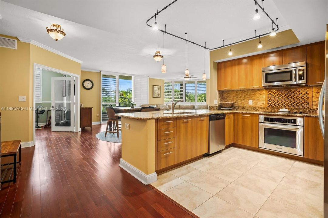 Activo con contrato: $3,250 (3 camas, 2 baños, 1495 Pies cuadrados)