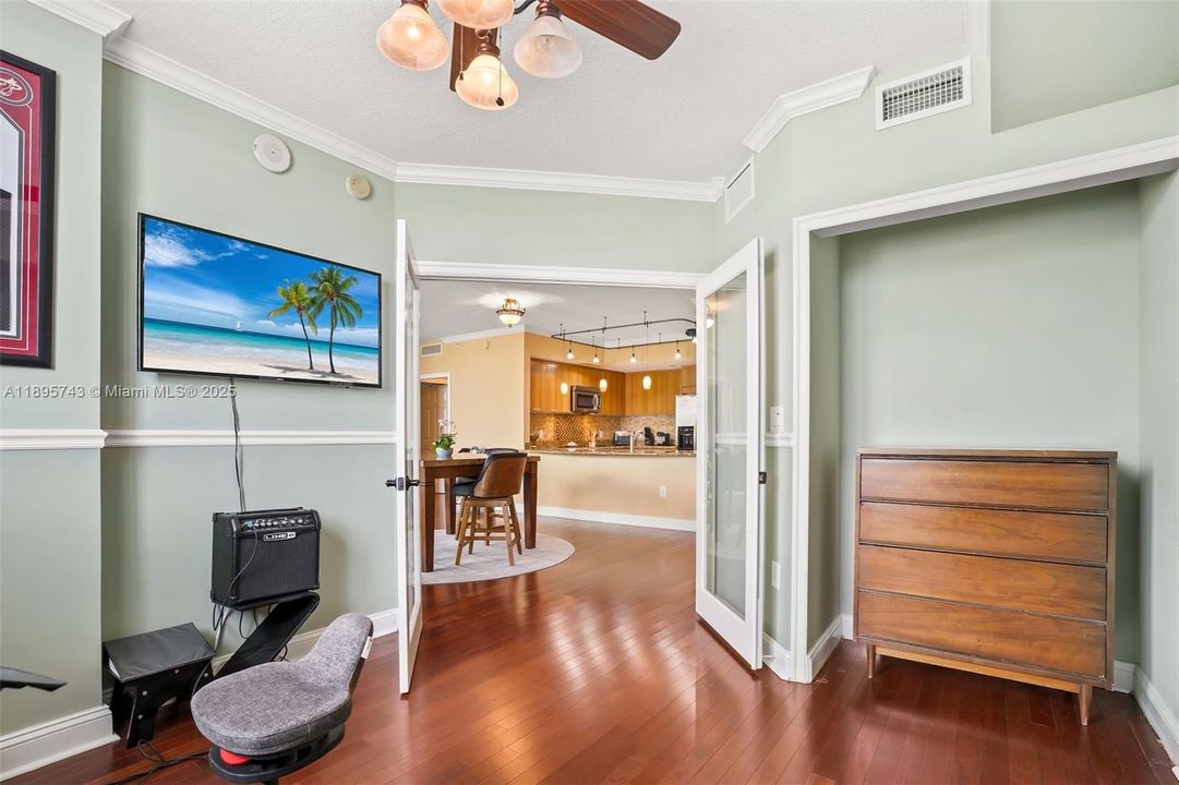 Activo con contrato: $3,250 (3 camas, 2 baños, 1495 Pies cuadrados)