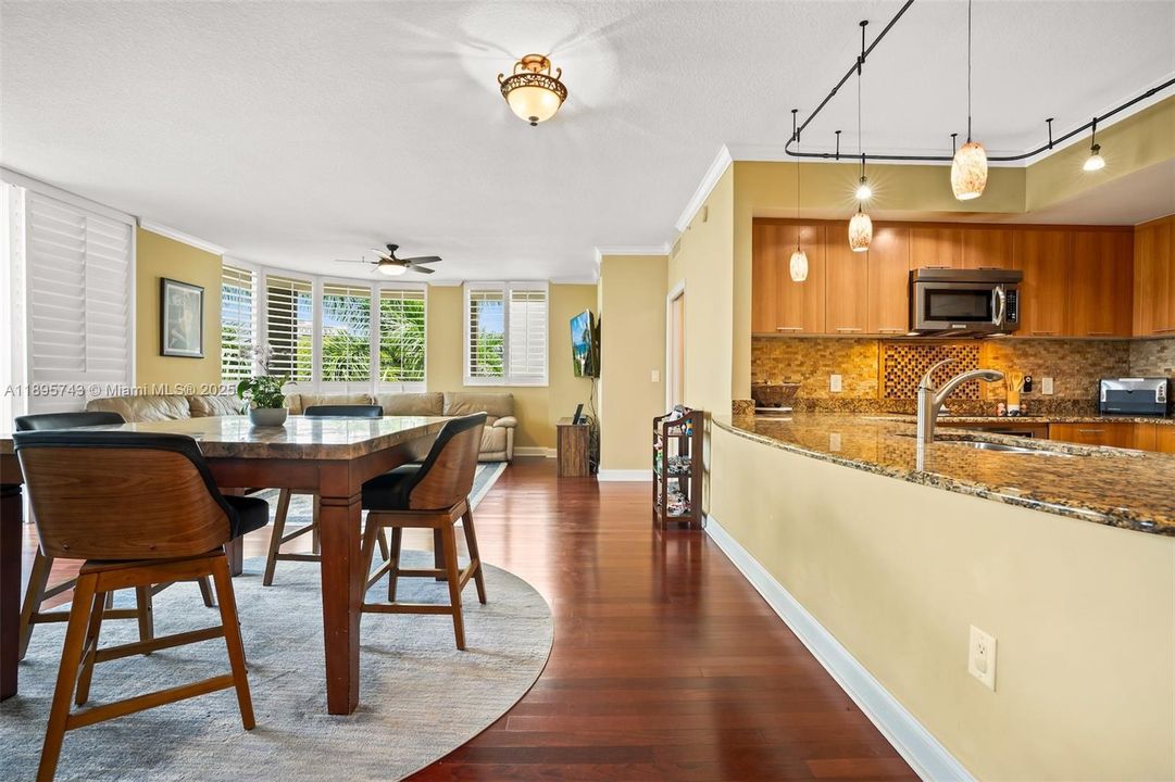 Activo con contrato: $3,250 (3 camas, 2 baños, 1495 Pies cuadrados)