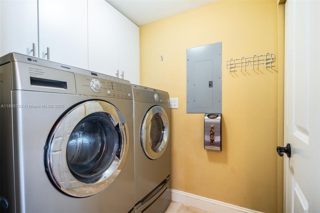 Activo con contrato: $3,250 (3 camas, 2 baños, 1495 Pies cuadrados)