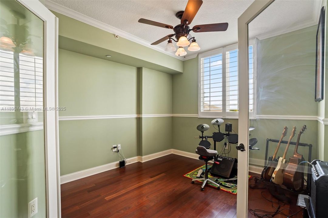 Activo con contrato: $3,250 (3 camas, 2 baños, 1495 Pies cuadrados)