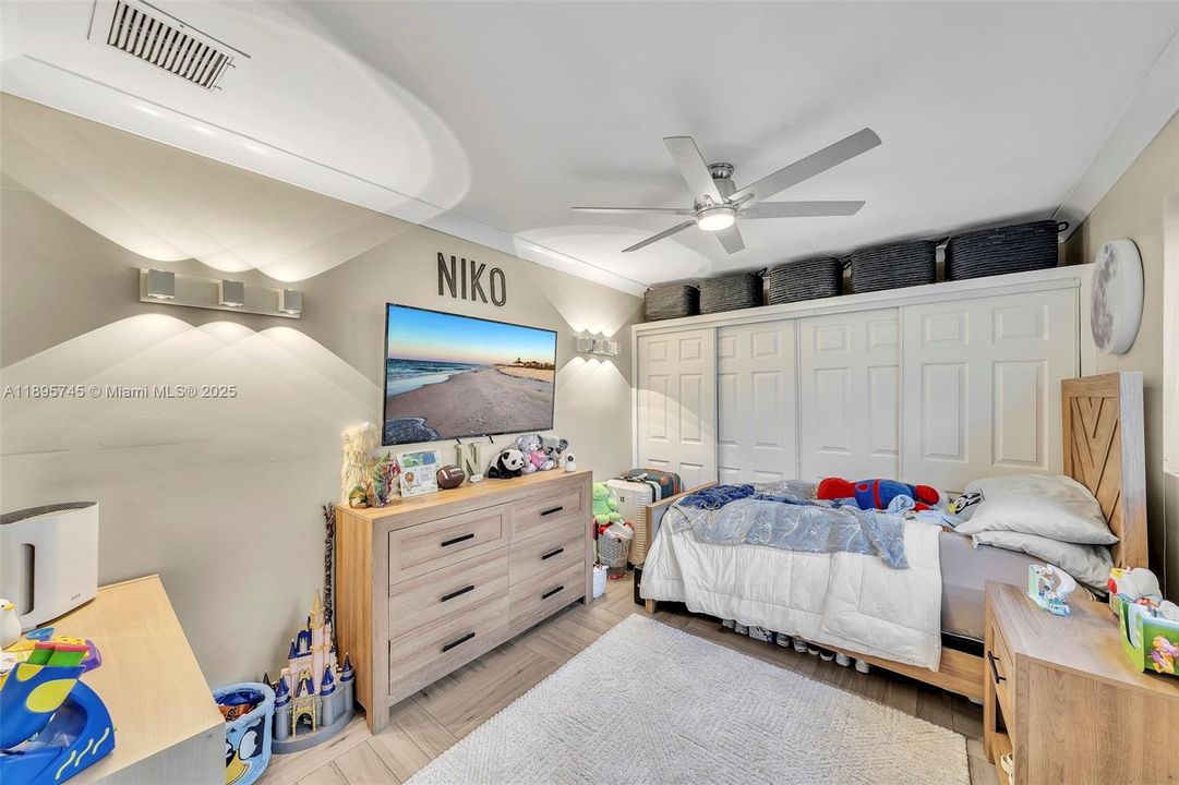 最近售出: $539,999 (3 贝兹, 3 浴室, 1509 平方英尺)