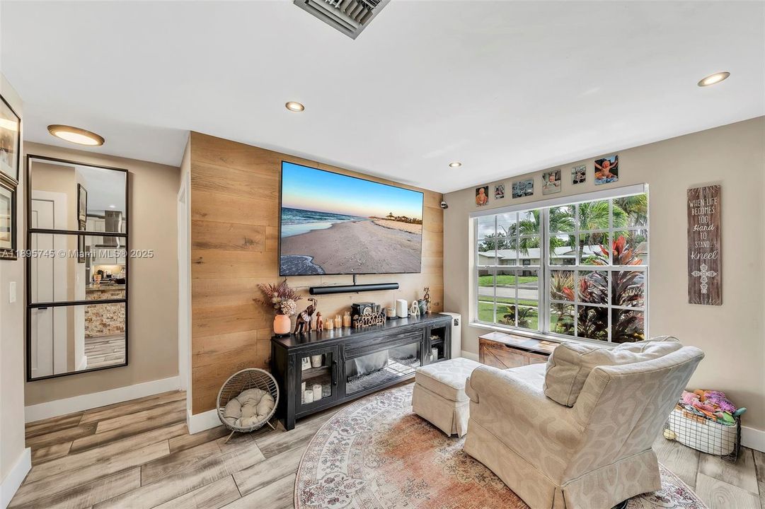 最近售出: $539,999 (3 贝兹, 3 浴室, 1509 平方英尺)