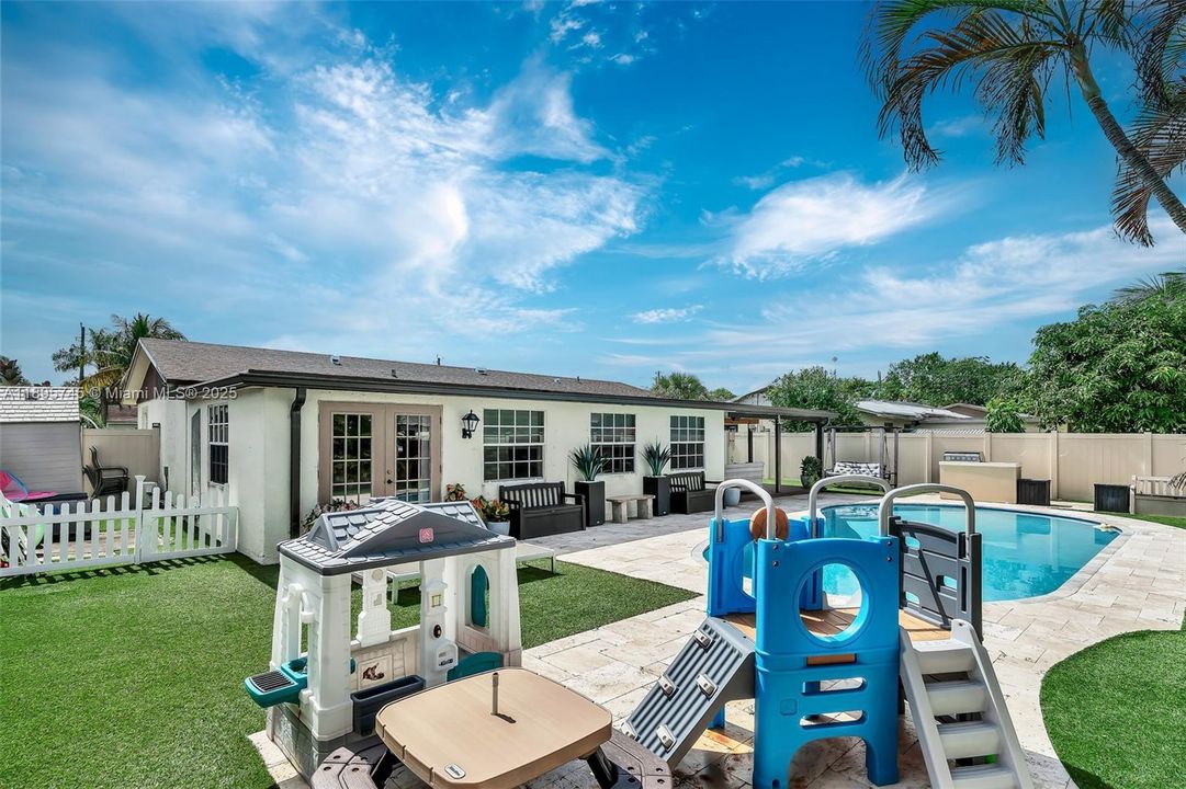 最近售出: $539,999 (3 贝兹, 3 浴室, 1509 平方英尺)