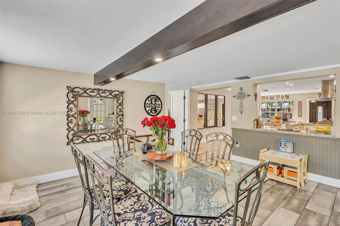 最近售出: $539,999 (3 贝兹, 3 浴室, 1509 平方英尺)