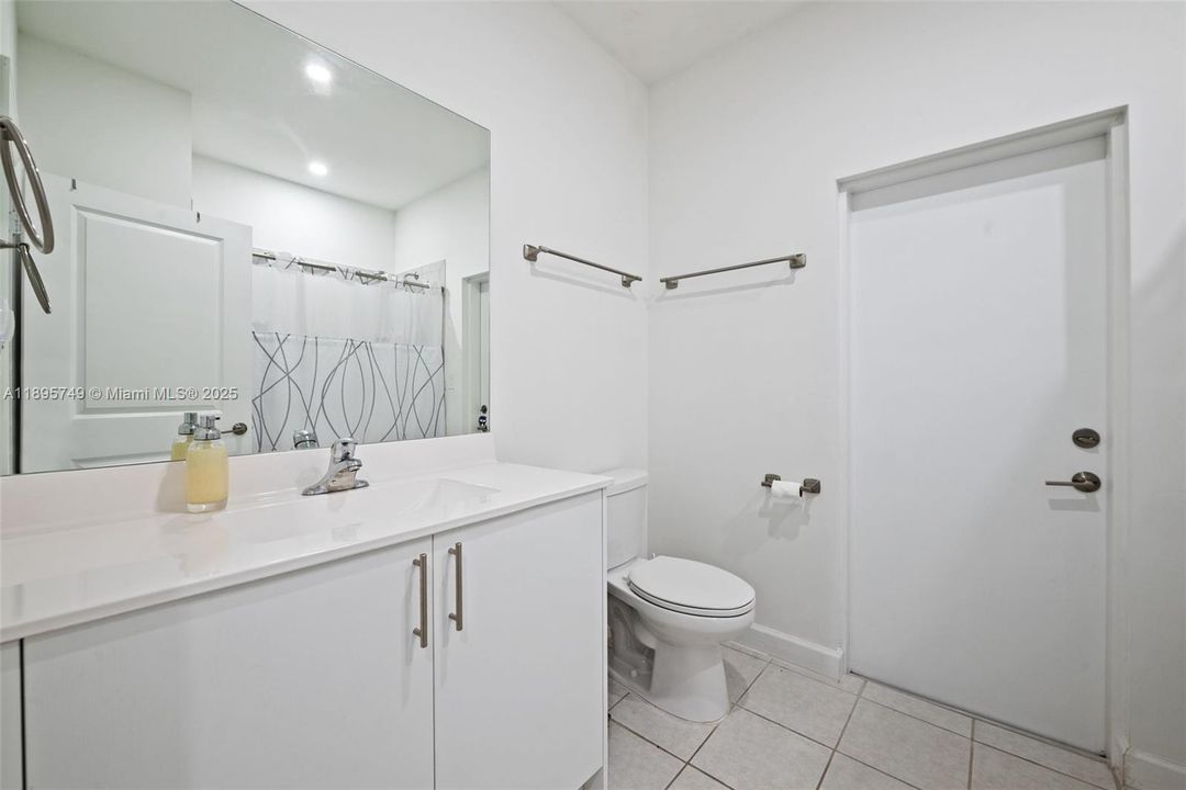 En Venta: $814,000 (4 camas, 3 baños, 2412 Pies cuadrados)