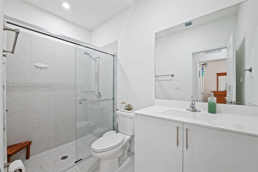 En Venta: $814,000 (4 camas, 3 baños, 2412 Pies cuadrados)