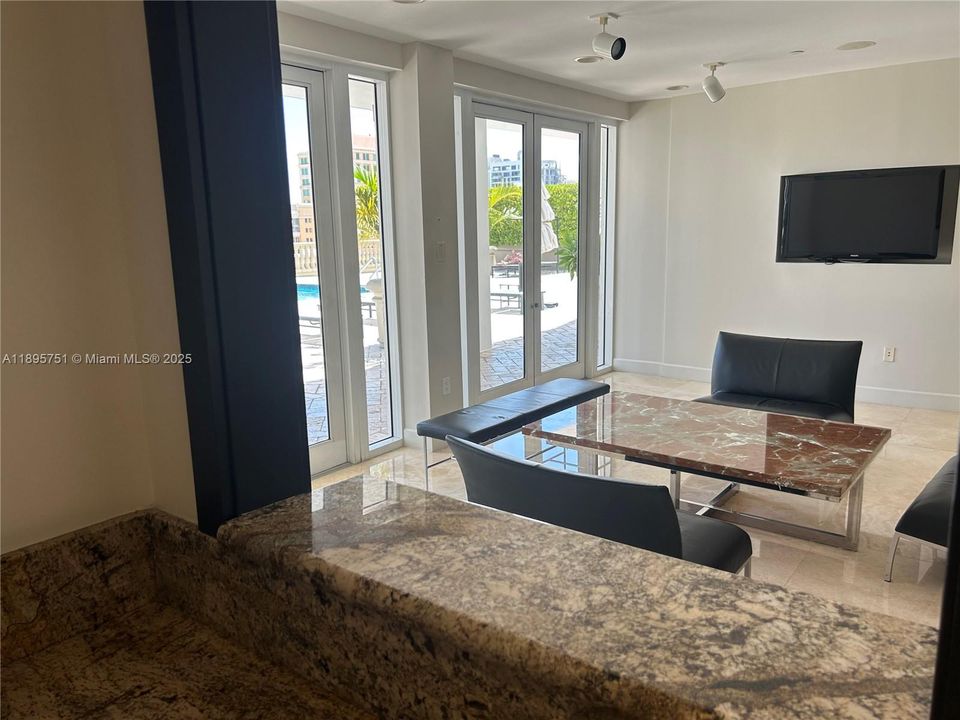 For Sale: $669,900 (2 beds, 2 baths, 1139 Square Feet)