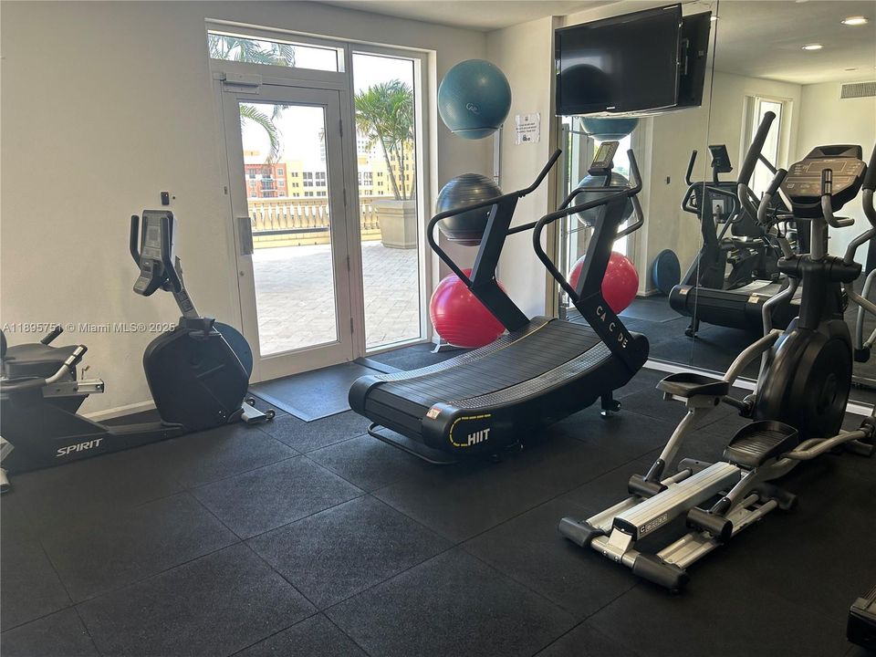 For Sale: $669,900 (2 beds, 2 baths, 1139 Square Feet)