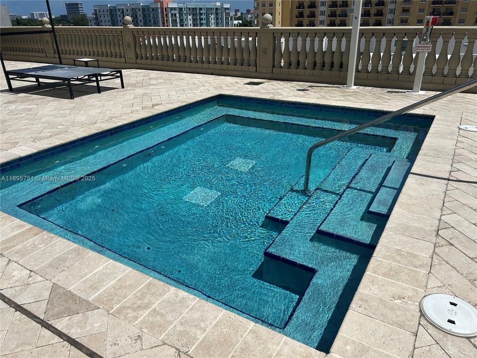 For Sale: $669,900 (2 beds, 2 baths, 1139 Square Feet)