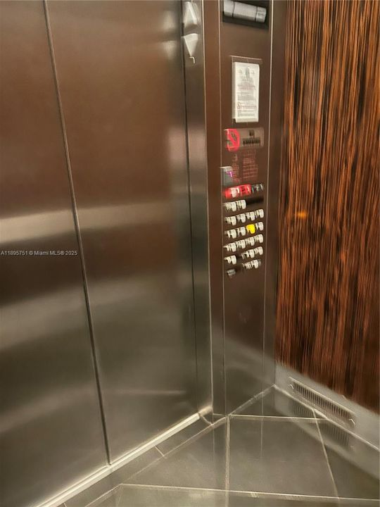 For Sale: $669,900 (2 beds, 2 baths, 1139 Square Feet)