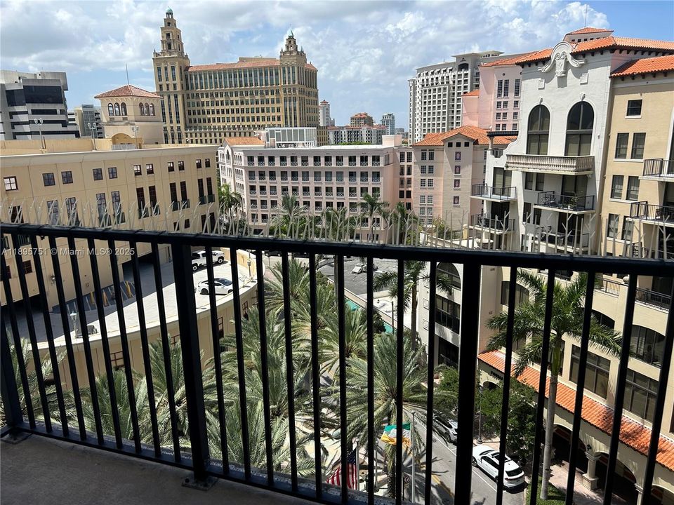 For Sale: $669,900 (2 beds, 2 baths, 1139 Square Feet)