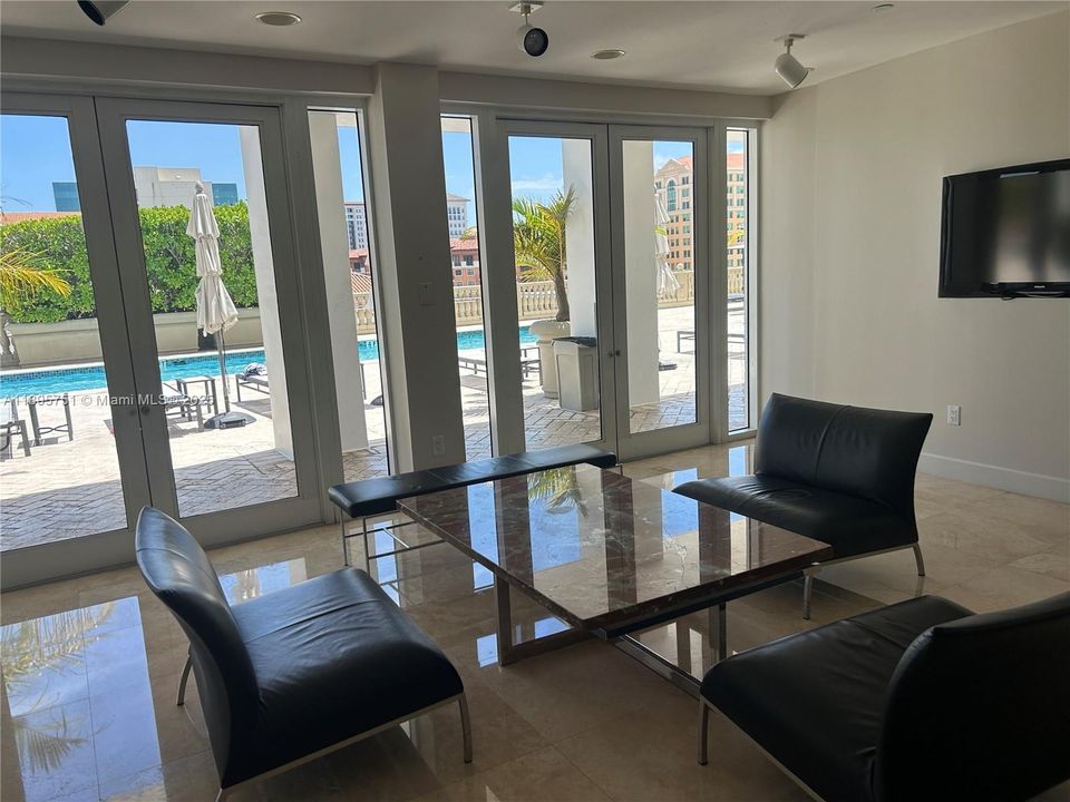 For Sale: $669,900 (2 beds, 2 baths, 1139 Square Feet)