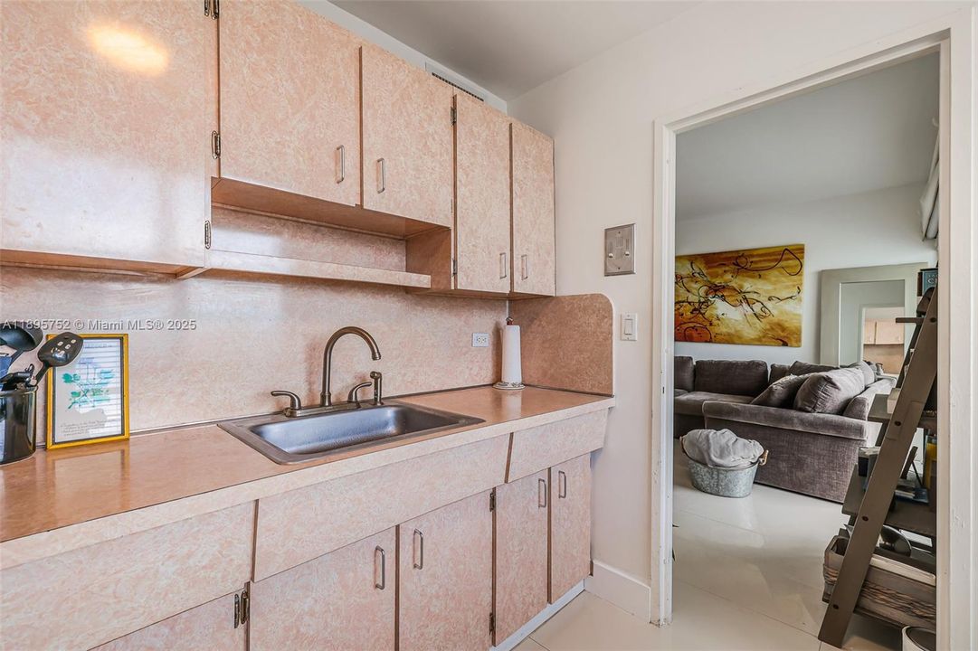 На продажу: $379,000 (0 спален, 1 ванн, 544 Квадратных фут)