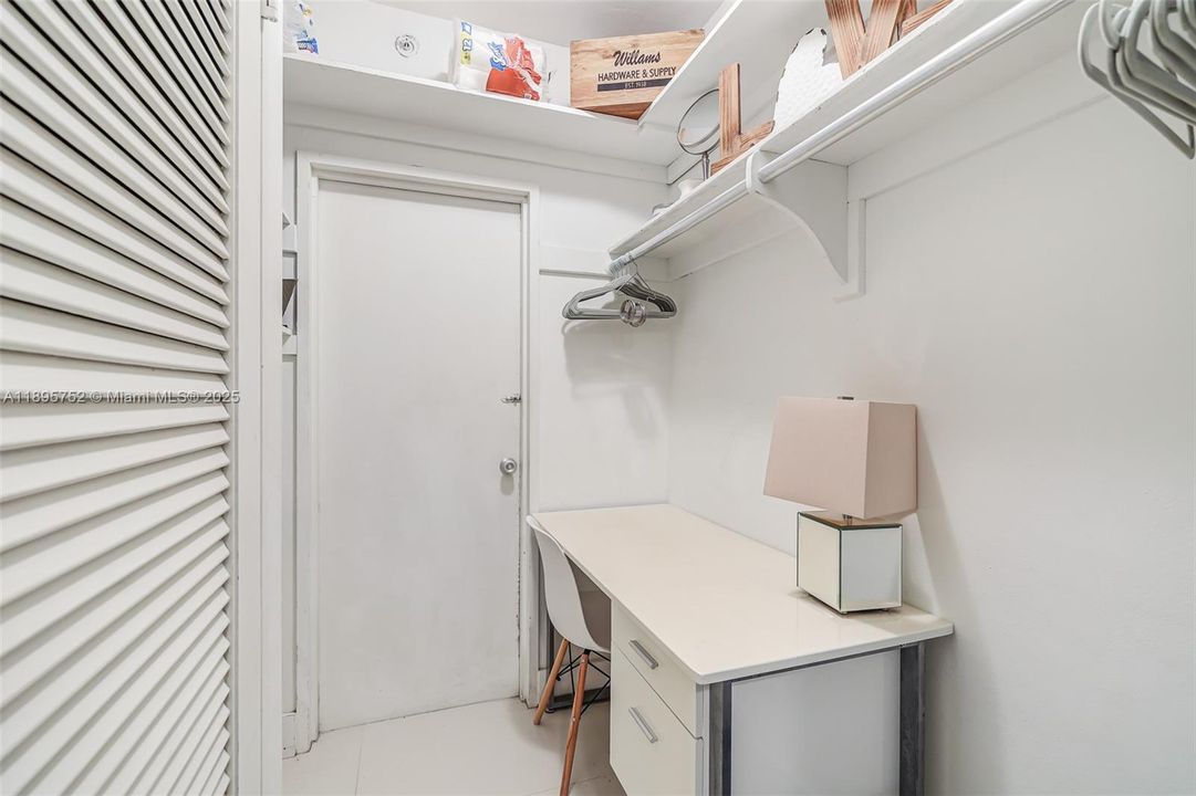 На продажу: $379,000 (0 спален, 1 ванн, 544 Квадратных фут)