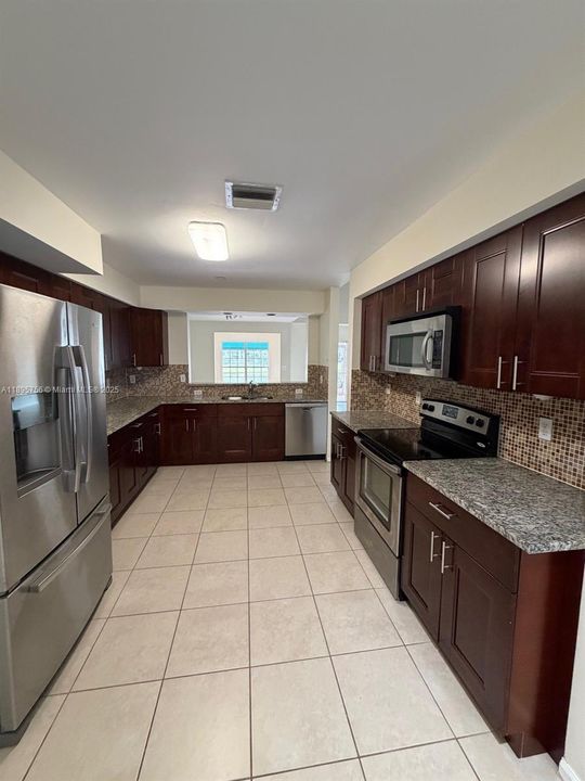 Active With Contract: $3,000 (3 beds, 2 baths, 2268 Square Feet)