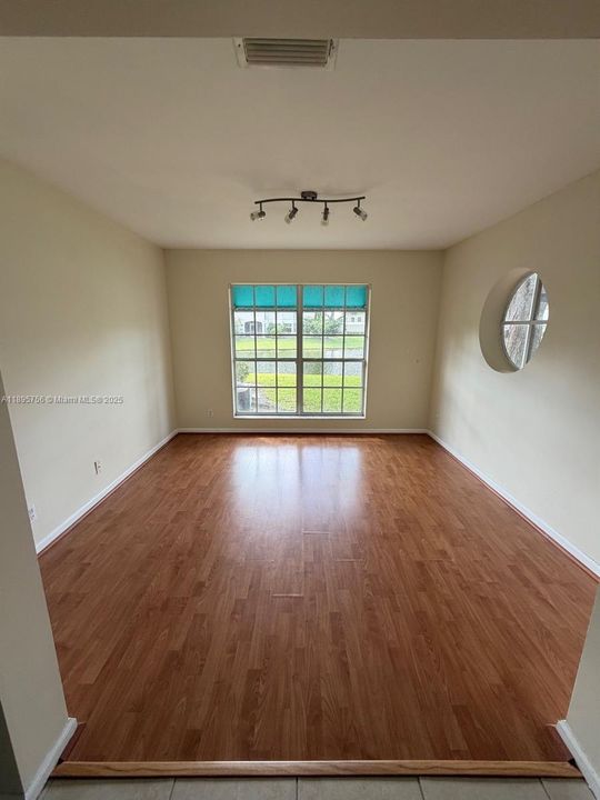 Active With Contract: $3,000 (3 beds, 2 baths, 2268 Square Feet)