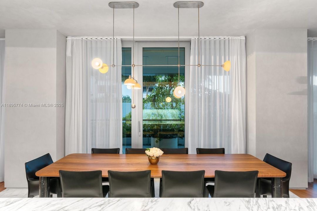 待售: $3,925,000 (3 贝兹, 3 浴室, 2691 平方英尺)