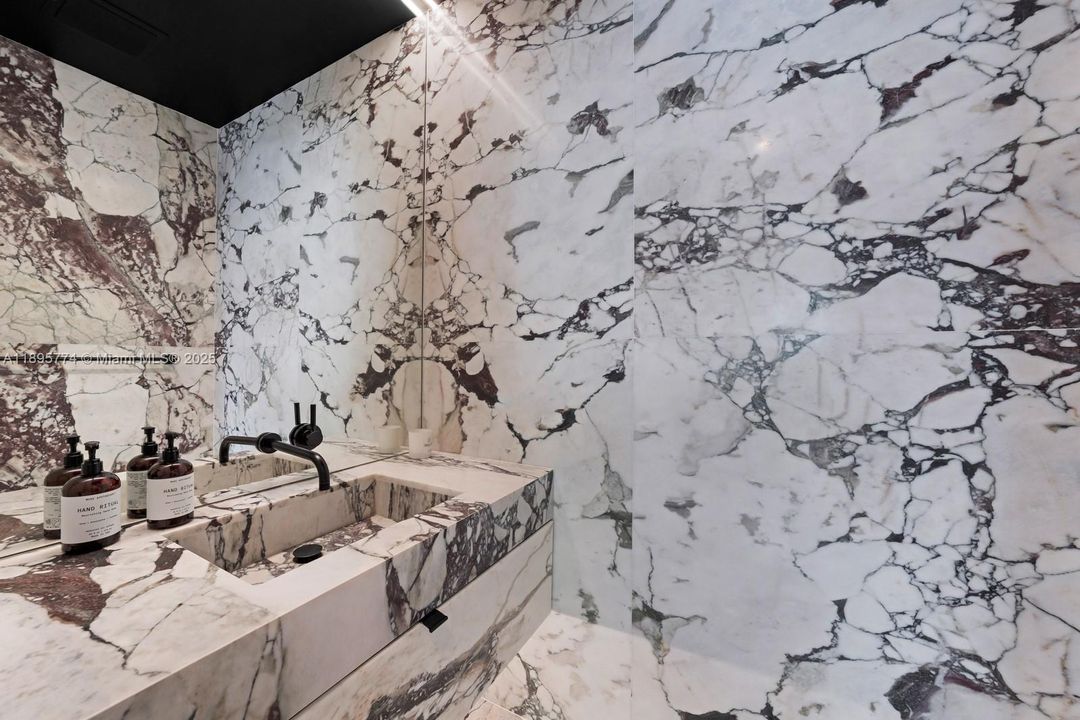 待售: $3,925,000 (3 贝兹, 3 浴室, 2691 平方英尺)