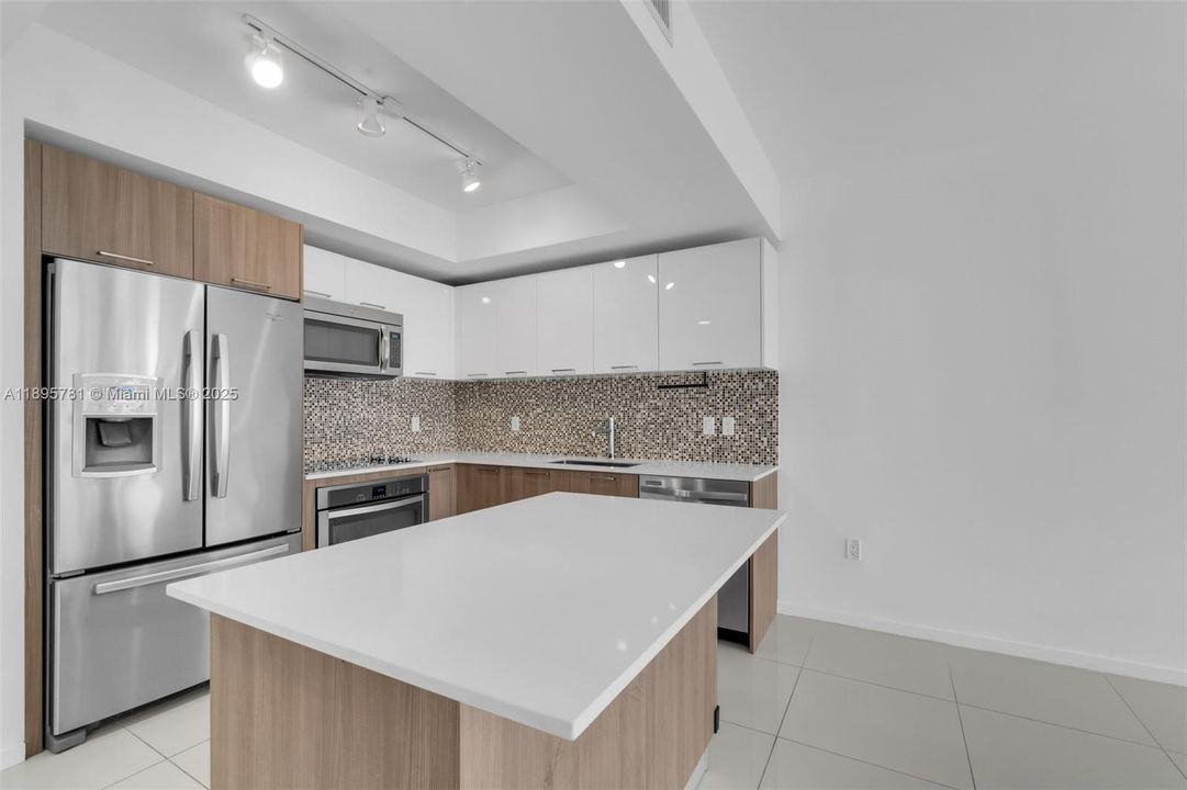 На продажу: $405,000 (1 спален, 1 ванн, 688 Квадратных фут)