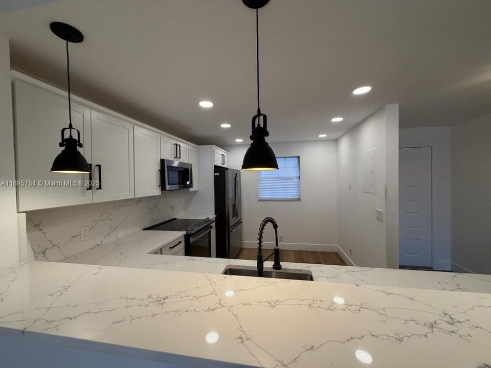 For Sale: $340,000 (2 beds, 2 baths, 1421 Square Feet)