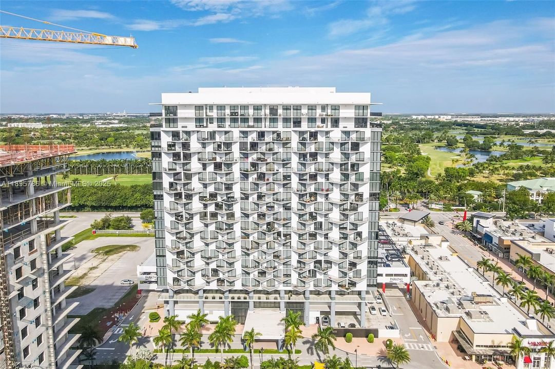 Под контрактом: $2,600 (1 спален, 1 ванн, 688 Квадратных фут)