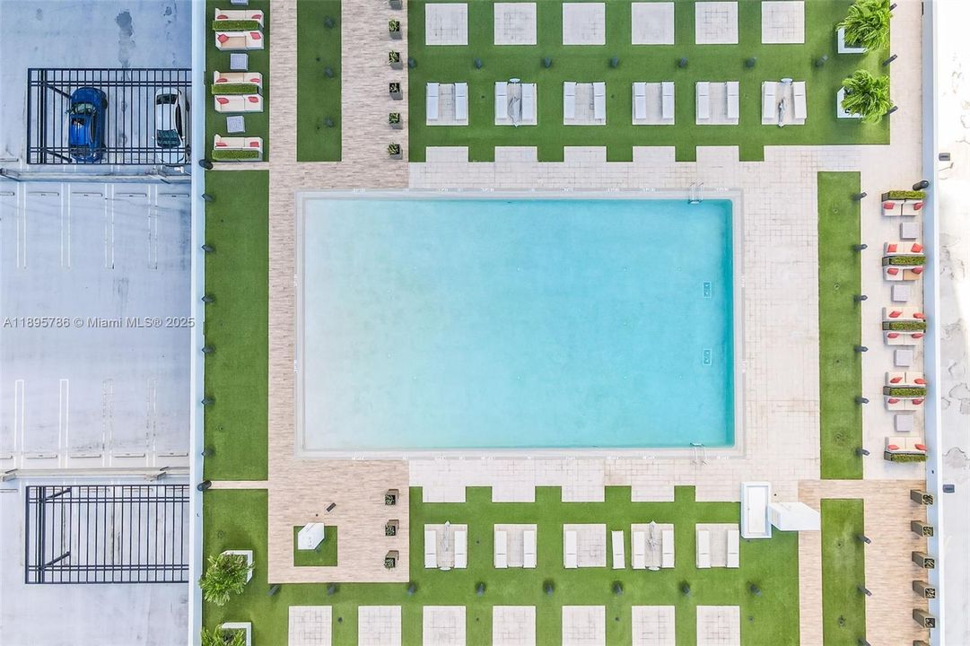 Под контрактом: $2,600 (1 спален, 1 ванн, 688 Квадратных фут)