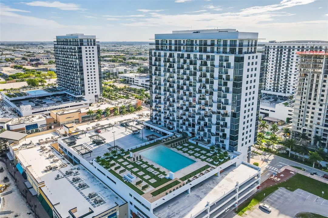 Под контрактом: $2,600 (1 спален, 1 ванн, 688 Квадратных фут)