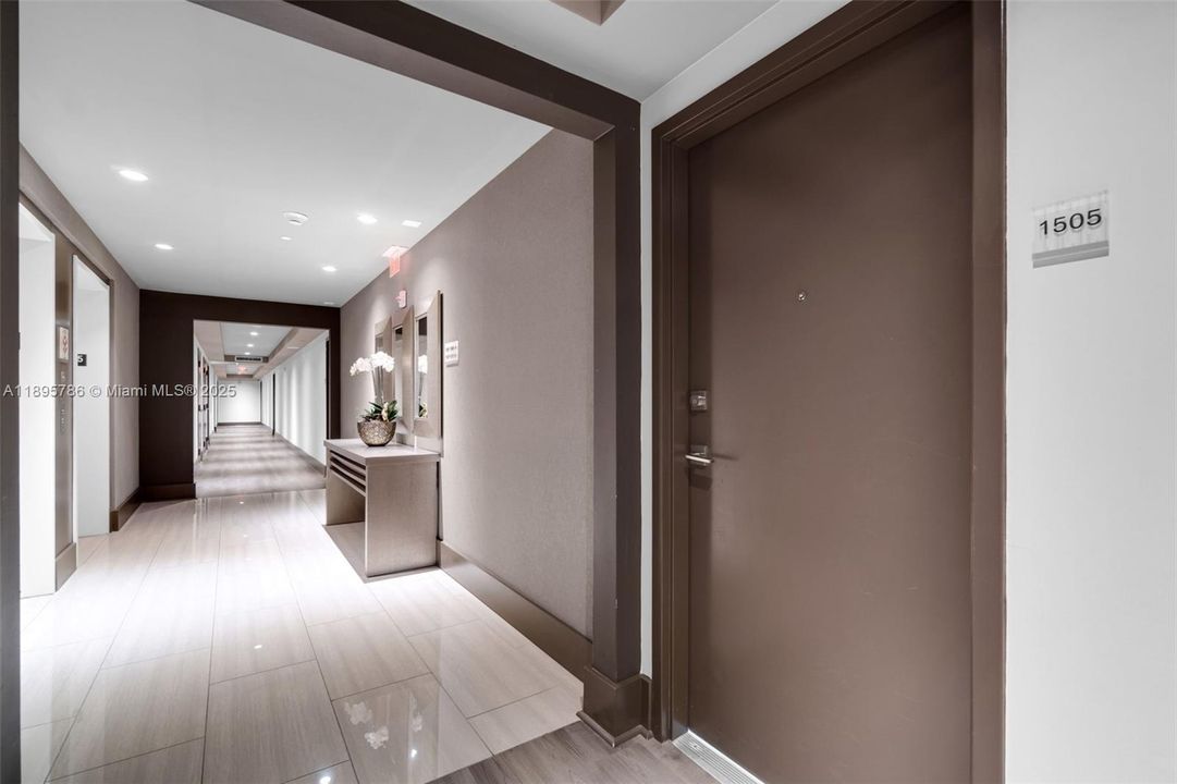 Под контрактом: $2,600 (1 спален, 1 ванн, 688 Квадратных фут)