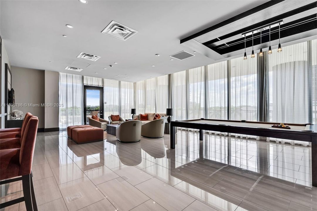 Под контрактом: $2,600 (1 спален, 1 ванн, 688 Квадратных фут)