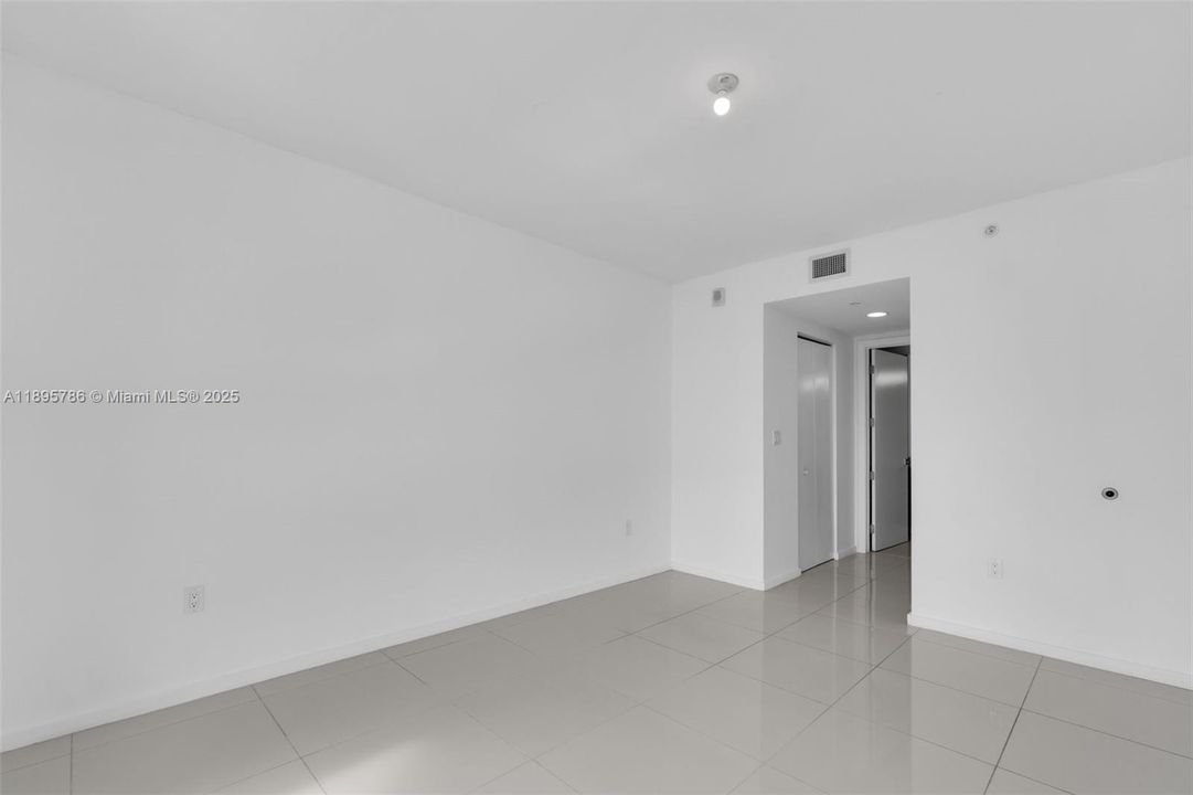 Под контрактом: $2,600 (1 спален, 1 ванн, 688 Квадратных фут)