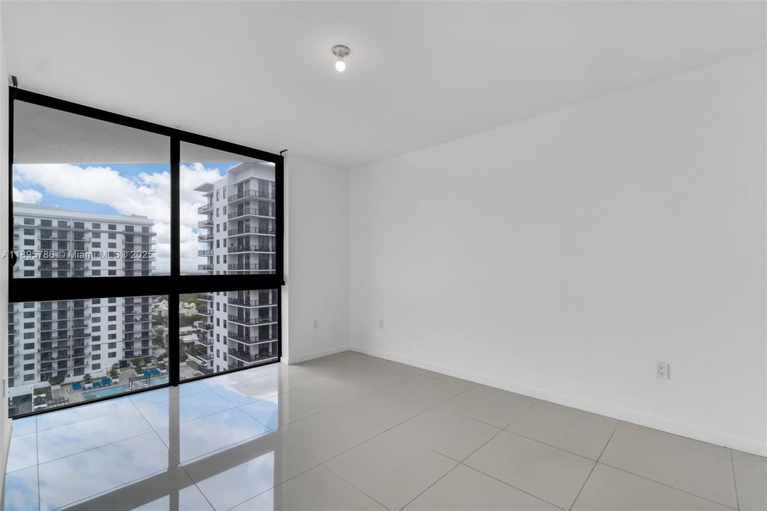 Под контрактом: $2,600 (1 спален, 1 ванн, 688 Квадратных фут)