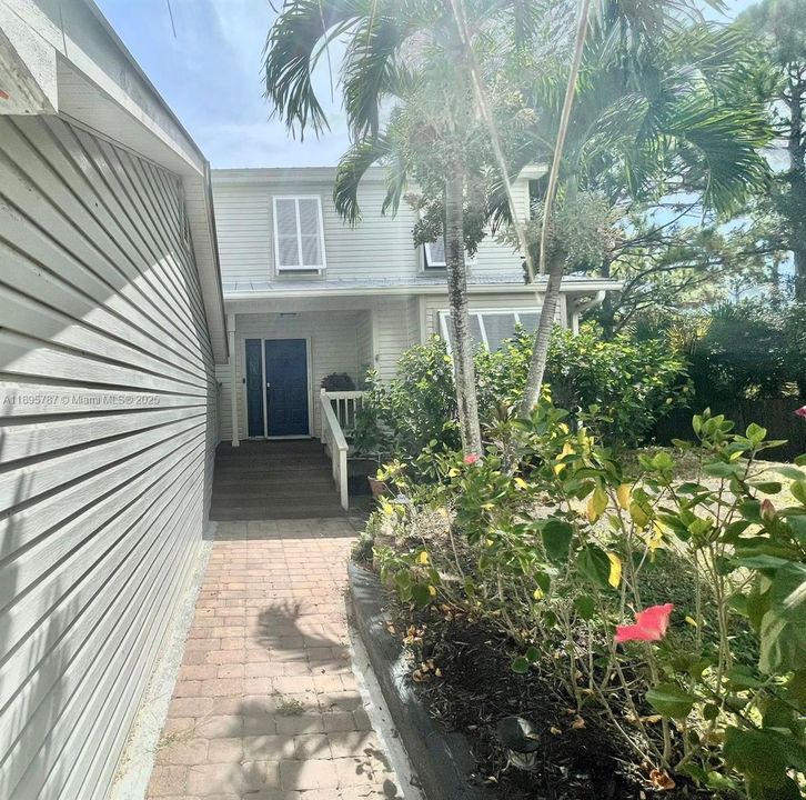 For Rent: $4,500 (3 beds, 2 baths, 1876 Square Feet)