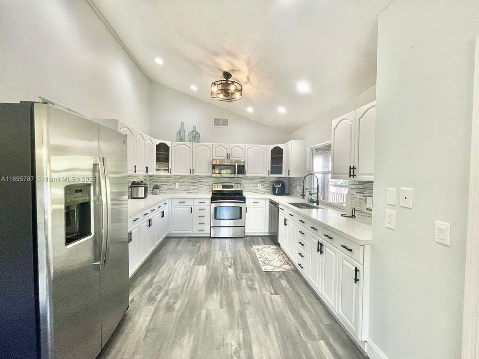 For Rent: $4,500 (3 beds, 2 baths, 1876 Square Feet)