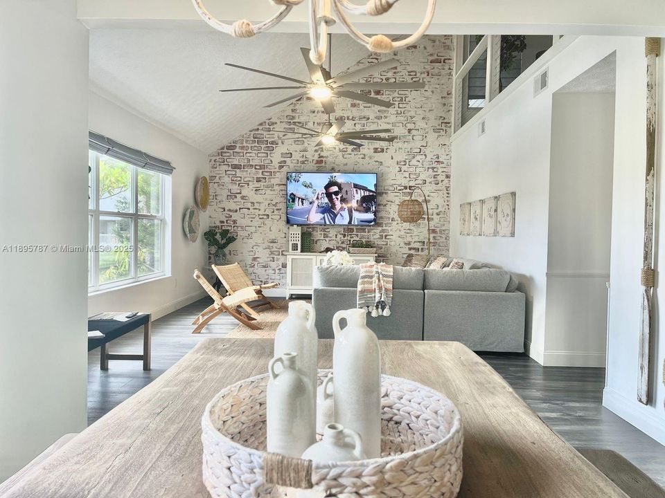 For Rent: $4,500 (3 beds, 2 baths, 1876 Square Feet)