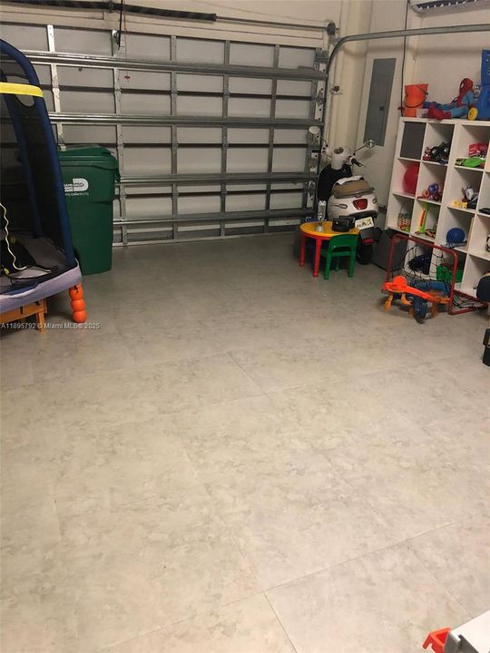 Под контрактом: $4,500 (3 спален, 2 ванн, 1910 Квадратных фут)