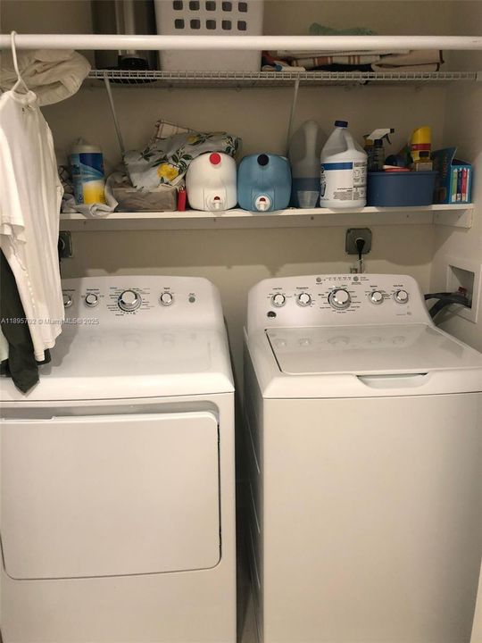 Под контрактом: $4,500 (3 спален, 2 ванн, 1910 Квадратных фут)