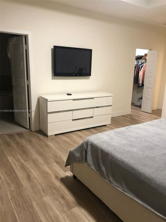 Под контрактом: $4,500 (3 спален, 2 ванн, 1910 Квадратных фут)