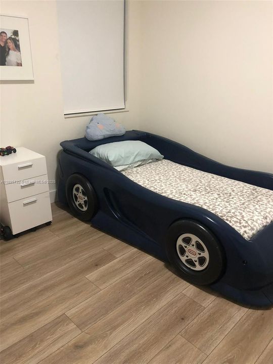 Под контрактом: $4,500 (3 спален, 2 ванн, 1910 Квадратных фут)