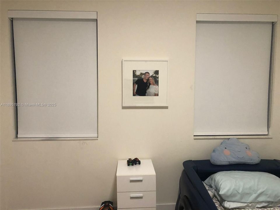 Под контрактом: $4,500 (3 спален, 2 ванн, 1910 Квадратных фут)