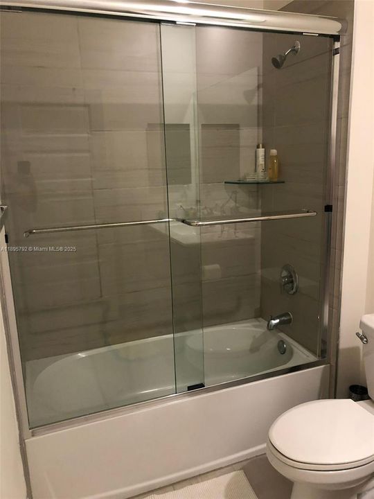 Под контрактом: $4,500 (3 спален, 2 ванн, 1910 Квадратных фут)