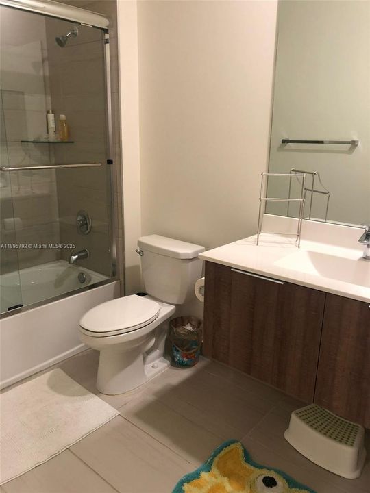 Под контрактом: $4,500 (3 спален, 2 ванн, 1910 Квадратных фут)