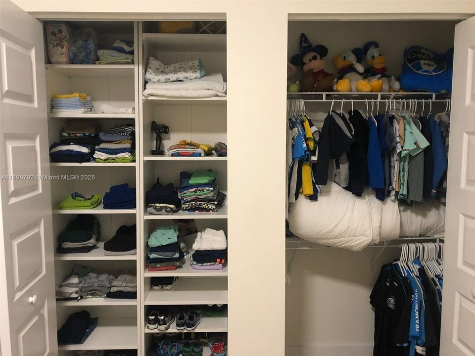 Под контрактом: $4,500 (3 спален, 2 ванн, 1910 Квадратных фут)