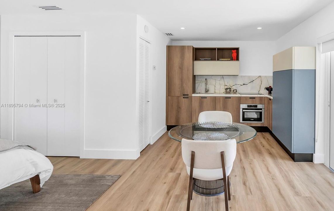 Active With Contract: $4,000,000 (4 beds, 4 baths, 3376 Square Feet)